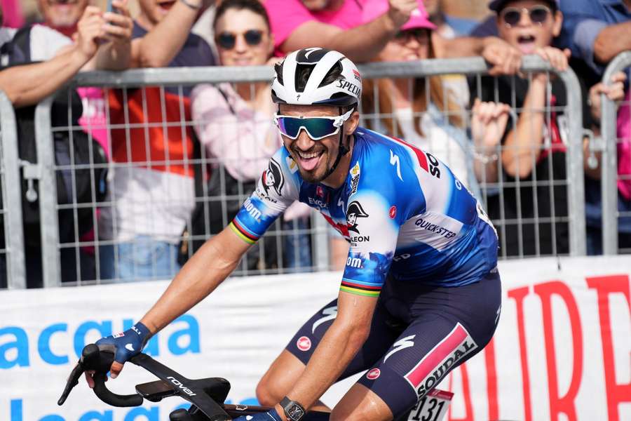 Eksverdensmester genopstår og sejrer på vild Giro-etape