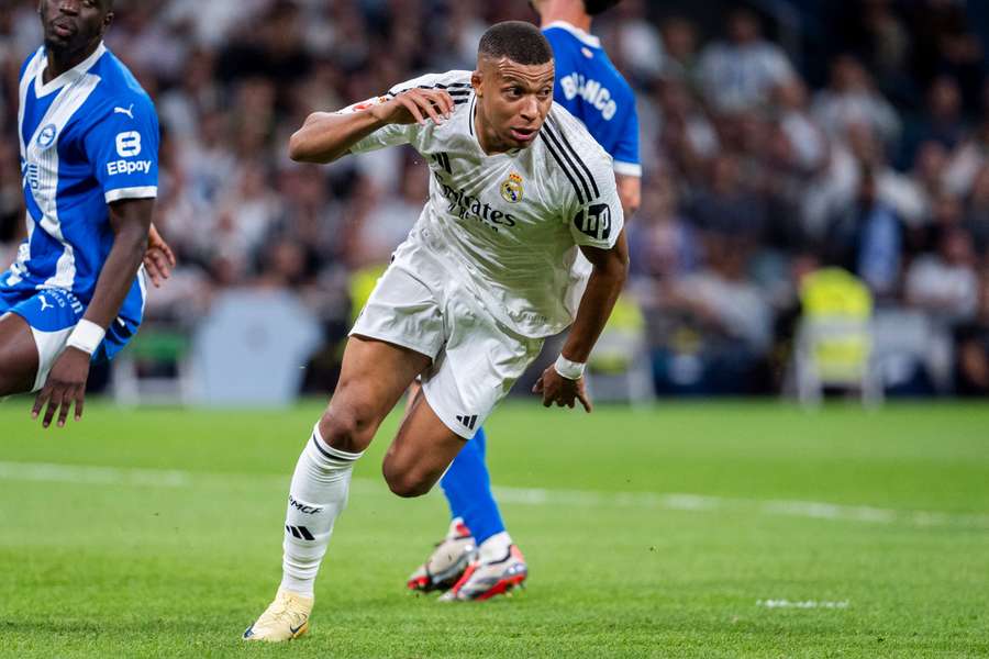 Mbappé esteve em destaque contra o Alavés.