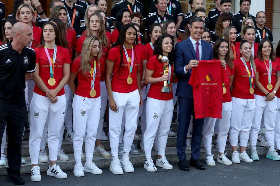 Pedro Sánchez recebeu a equipa em Madrid