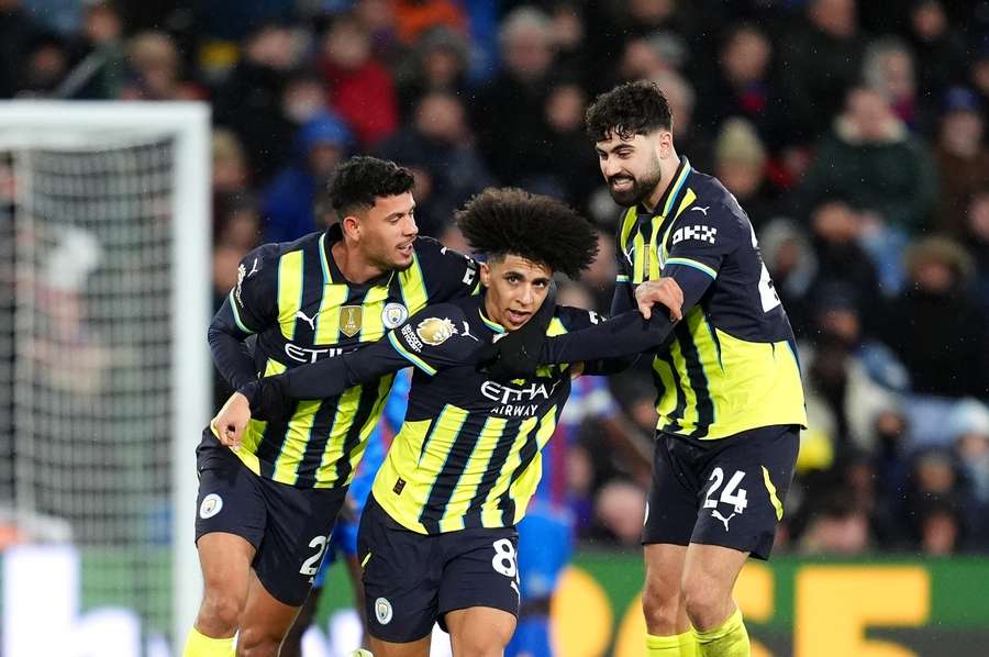 Rico Lewis celebra el segundo gol del empate del Man City contra el Crystal Palace