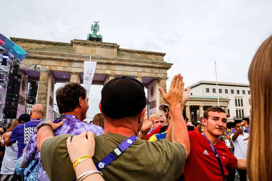 Fans vor dem Brandenburger Tor in Berlin