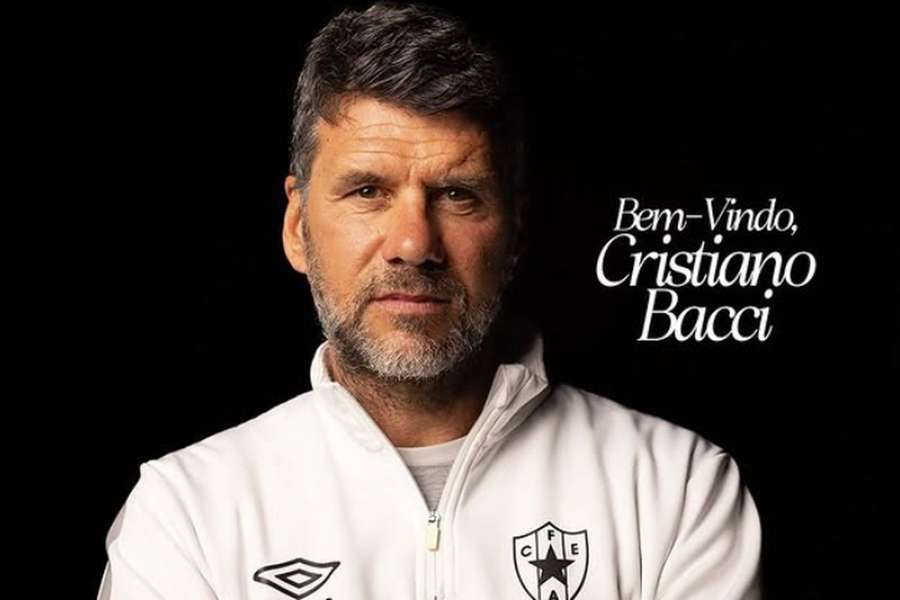 Cristiano Bacci apresentado pelo Estrela da Amadora