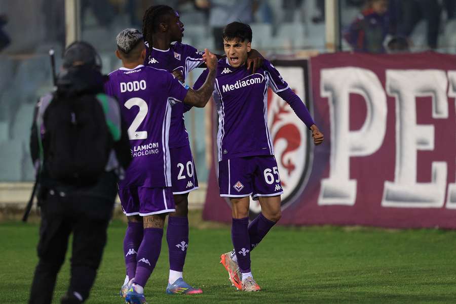 Fabiano Parisi celebrates goal