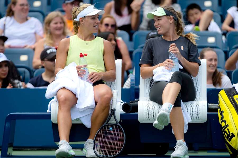 Angelique Kerberová a Caroline Wozniacká během US Open 2019