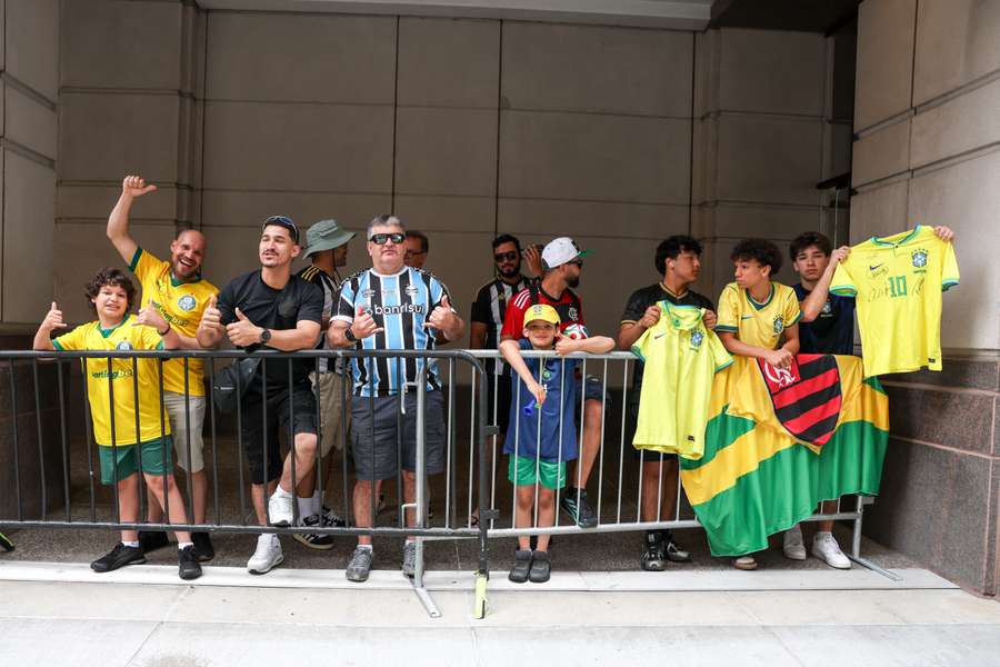 Torcedores na porta do hotel da Seleção em Cleveland Torcedores na porta do hotel da Seleção em Cleveland