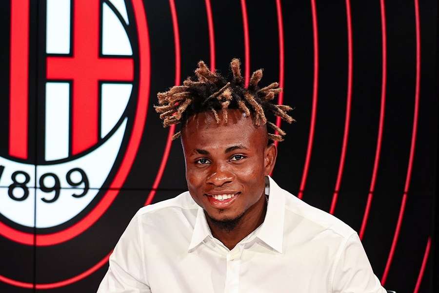 Samuel Chukwueze apresentado como reforço do AC Milan