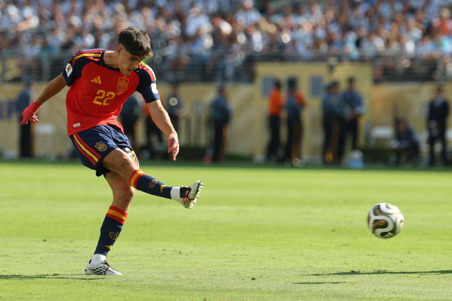 Pau Cubarsí é um dos cinco jogadores mais jovens a atuar numa final de Mundial Pau Cubarsí é um dos cinco jogadores mais jovens a atuar numa final de Mundial