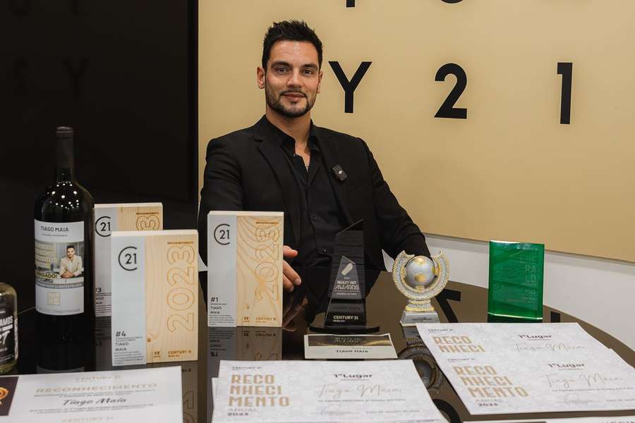 Tiago Maia trabalha na Century 21 Tiago Maia trabalha na Century 21