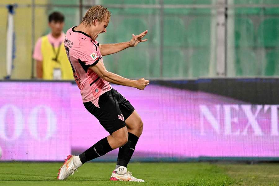 O festejo de Joel Pohjanpalo O festejo de Joel Pohjanpalo