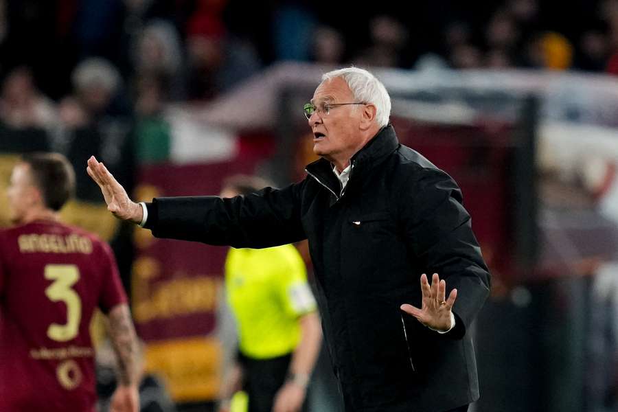 Claudio Ranieri durante um jogo da Roma