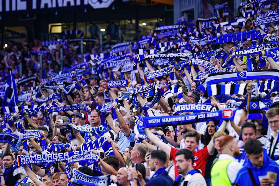 Die HSV Fans wollen zurück in die Bundesliga.