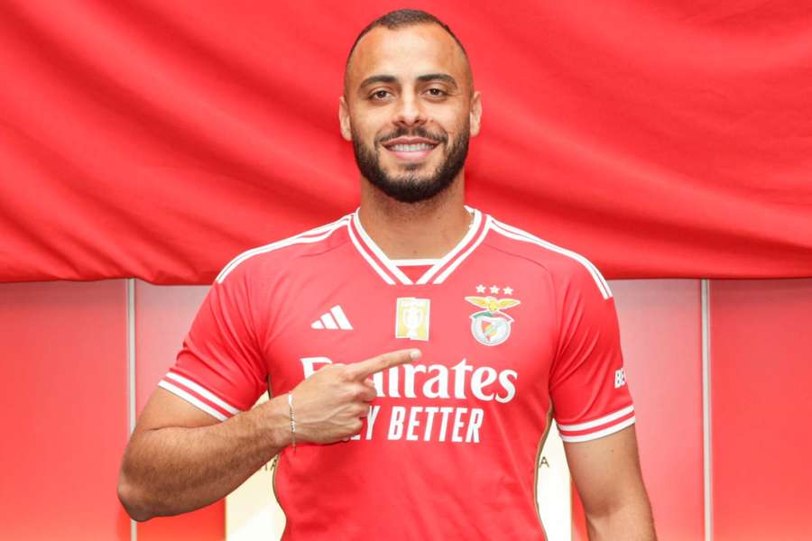 Arthur Cabral foi oficializado pelo Benfica nesta quinta-feira (10)