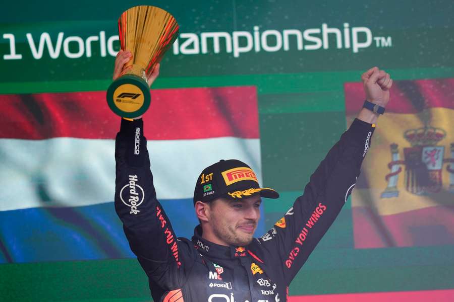 Max Verstappen 52. triumfem v kariéře překonal Francouze Alaina Prosta.