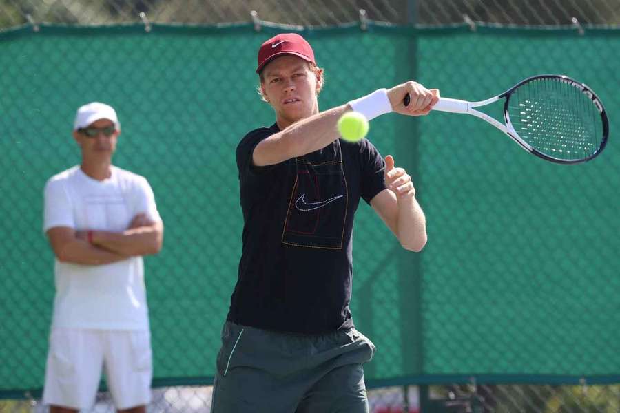 Jannik Sinner podczas treningu w Monte Carlo we wrześniu Jannik Sinner podczas treningu w Monte Carlo we wrześniu