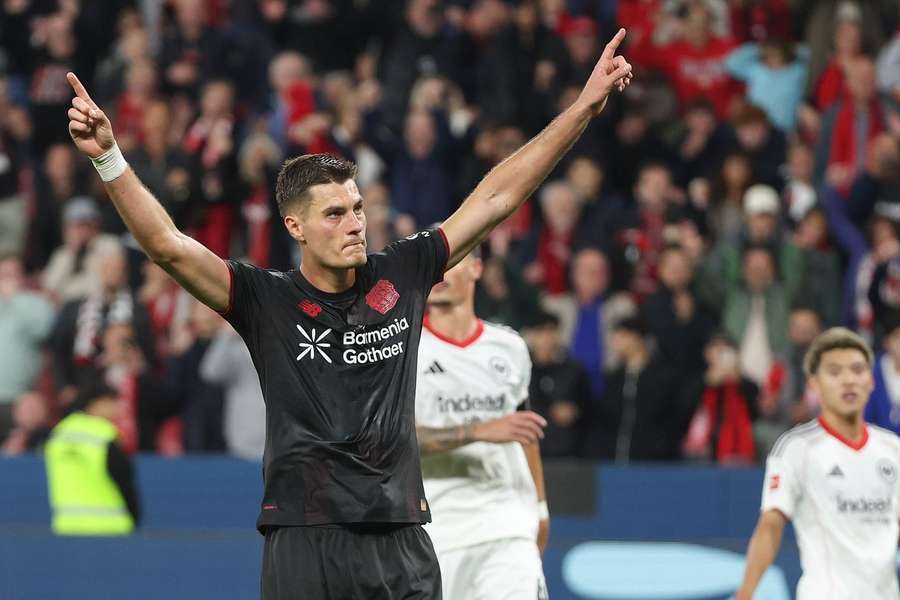 Český útočník Patrik Schick zařídil výhru pro Leverkusen.