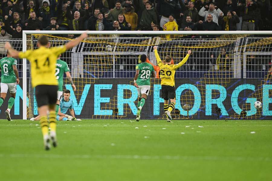 L'esultanza dei calciatori del Dortmund