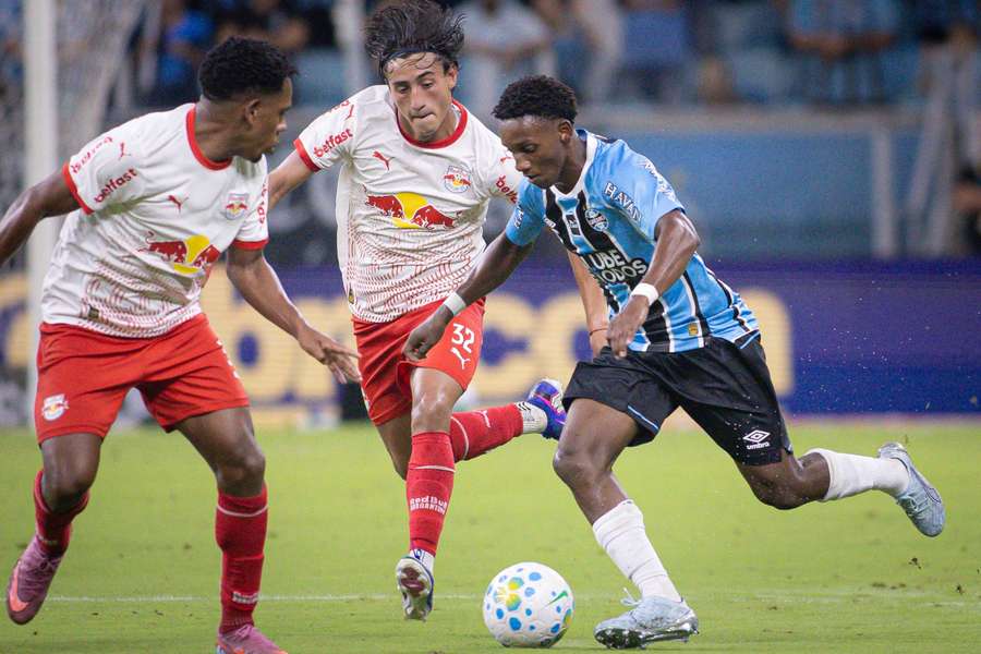 Red Bull Bragantino e Grêmio voltam a se encontrar no Brasileirão neste domingo (23), desta vez em Bragança Red Bull Bragantino e Grêmio voltam a se encontrar no Brasileirão neste domingo (23), desta vez em Bragança