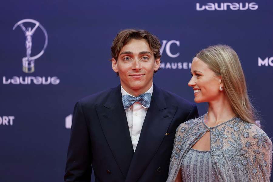 Duplantis (l.) jest wybitną męską osobowością sportową 2024 roku