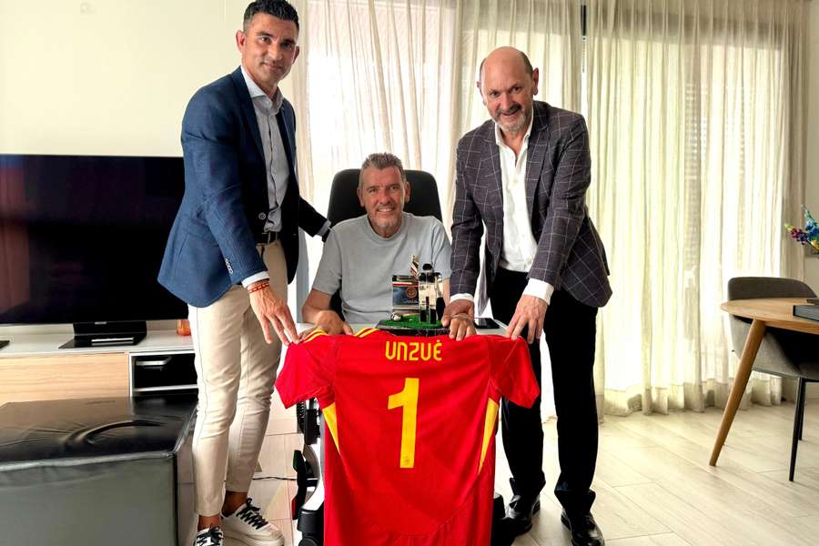 Juan Carlos Unzué, com Rafael Louzán e Iván Cancela Juan Carlos Unzué, com Rafael Louzán e Iván Cancela