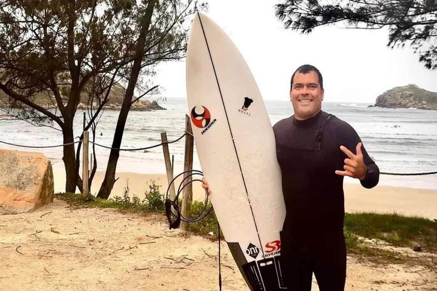 Surfista brasileiro de ondas gigantes morre após sofrer queda em Nazaré