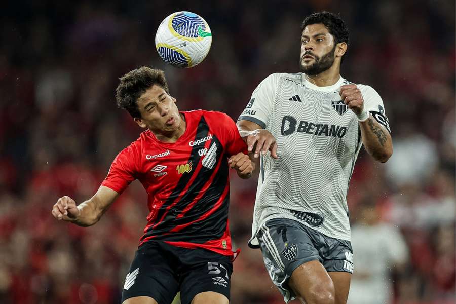 Atlético-MG e Athletico-PR farão duelo direto contra o Z4 na última rodada