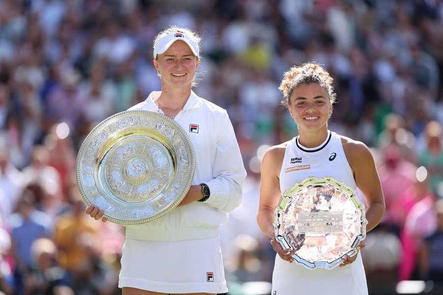 Barbora Krejčíková ve finále Wimbledonu zdolala Italku Jasmine Paoliniovou.