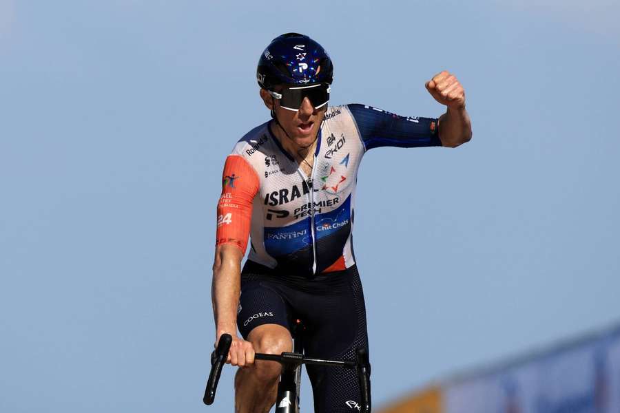 Michael Woods wygrał na Puy de Dome, Pogacar odrobił część strat w Tour de France
