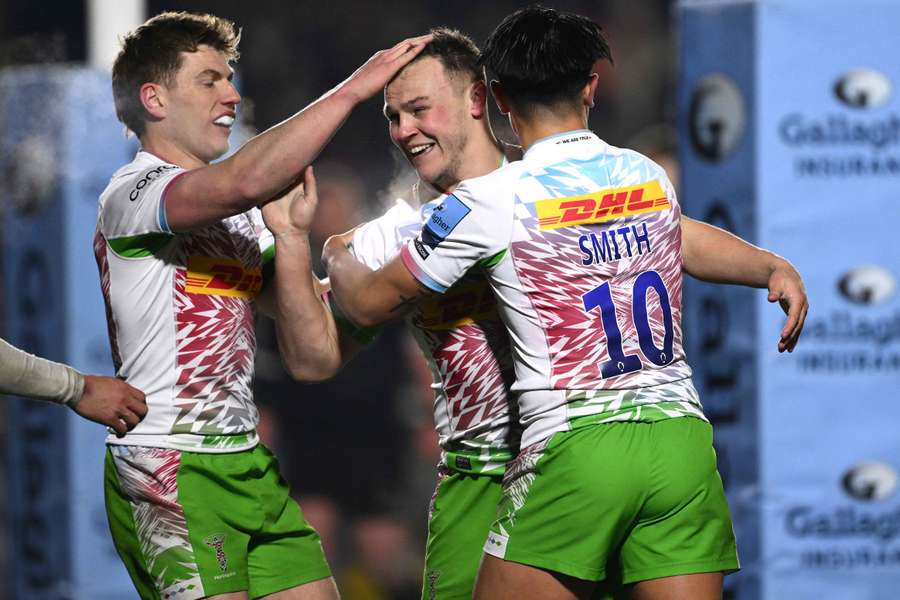 Marcus Smith (r) was on of Quins' tryscorers in their victory on Friday