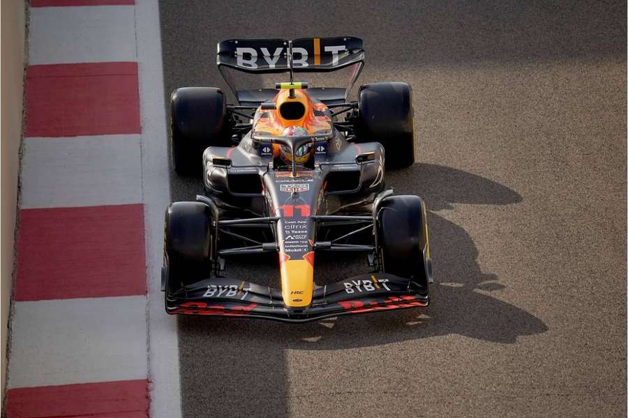 Pérez coloca Red Bull no topo em treino final da temporada da F1