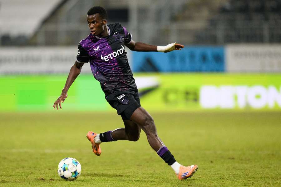 Youssoupha Mbodji odešel na hostování do Waregemu. Youssoupha Mbodji odešel na hostování do Waregemu.