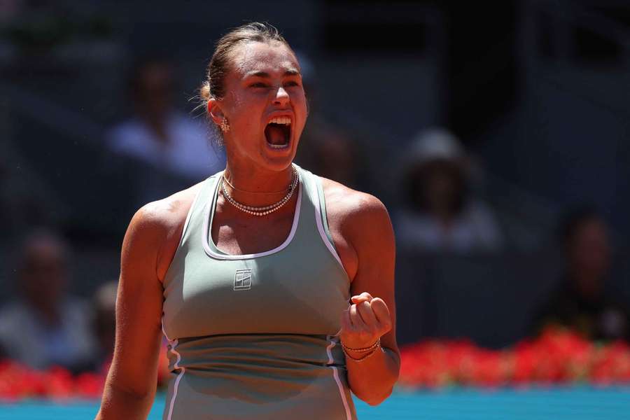 Aryna Sabalenka celebra uno de sus puntos contra Osaka en Madrid