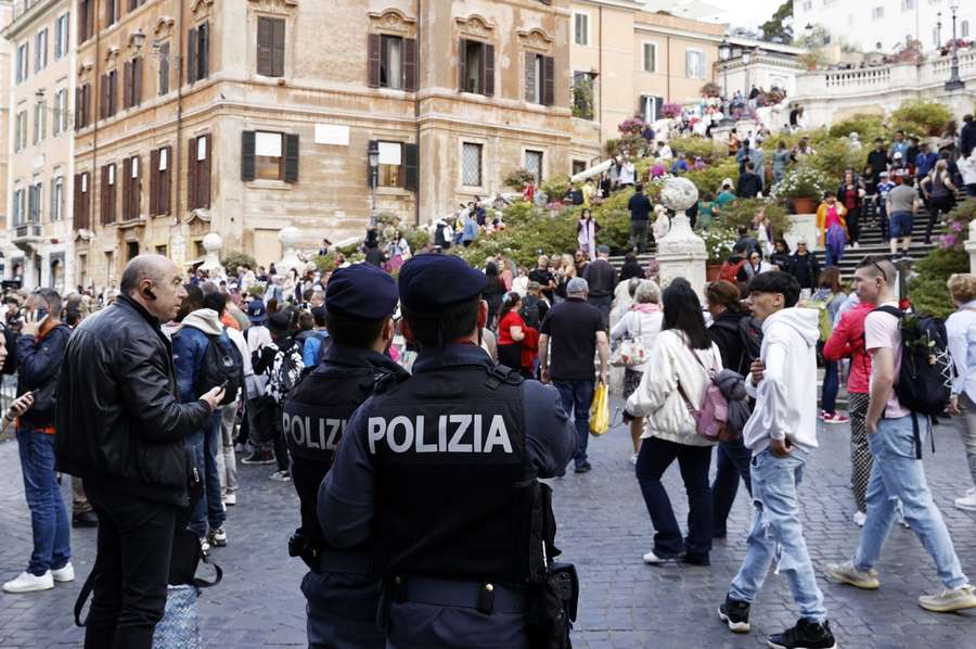 As autoridades estão atentas na Piazza di Spagna, em Roma