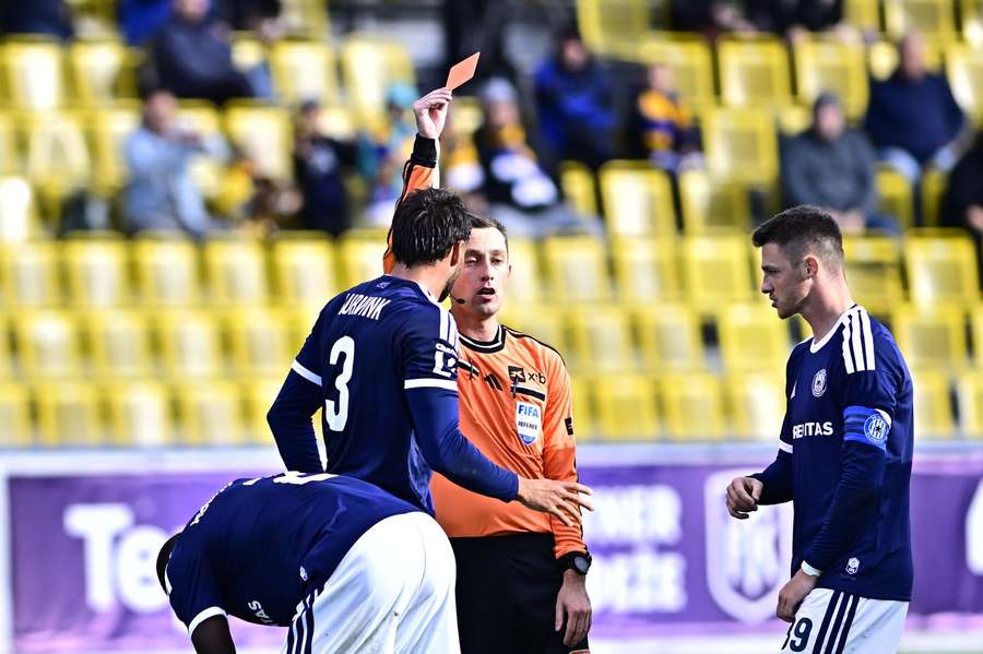 Sigma dohrávala utkání v deseti hráčích. Sigma dohrávala utkání v deseti hráčích.