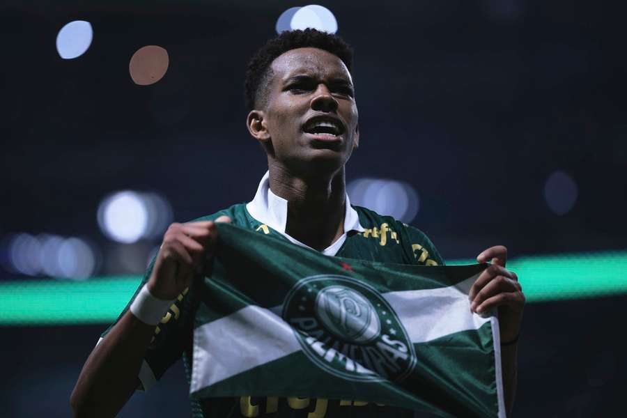 Estêvão salvou o Palmeiras nos descontos