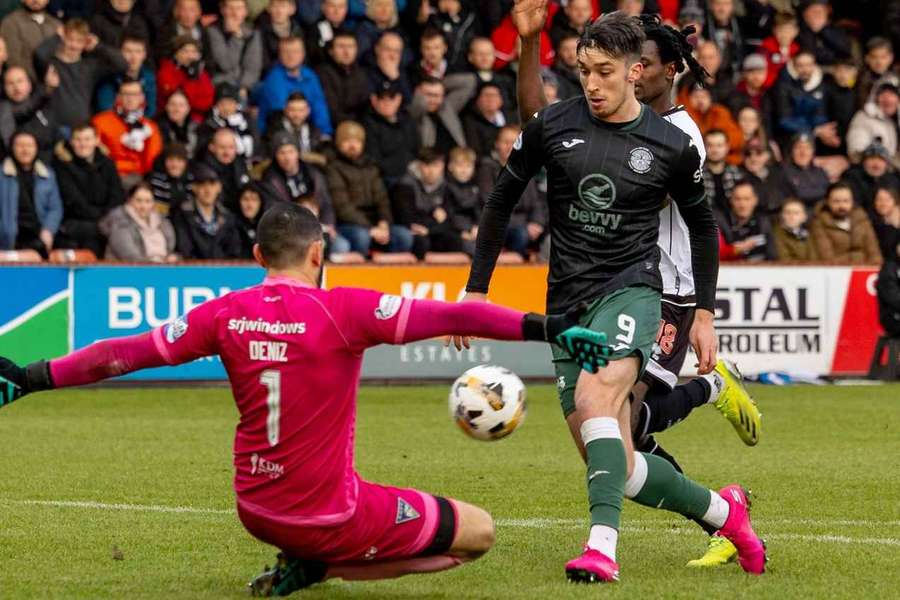 Hellas Verona on brink of signing Hibs striker Bowie
