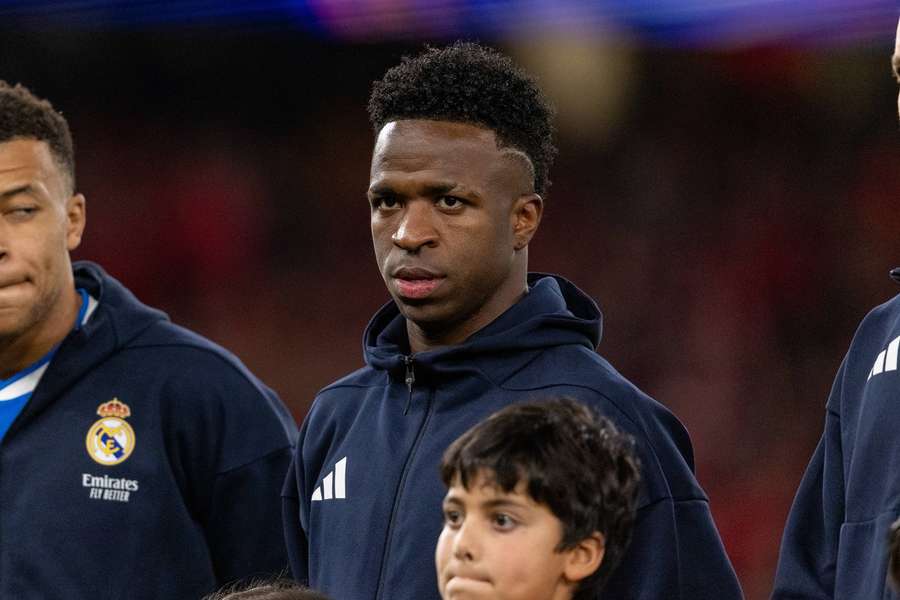Vinicius Jr celebration sparks delay as Real Madrid ace accuses Benfica player of racism
