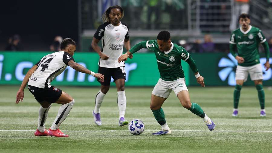 O Corinthians jogou melhor que o Palmeiras na ida e na volta