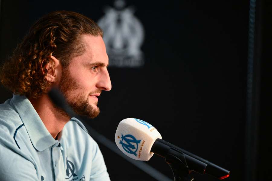 Adrien Rabiot na conferência de imprensa