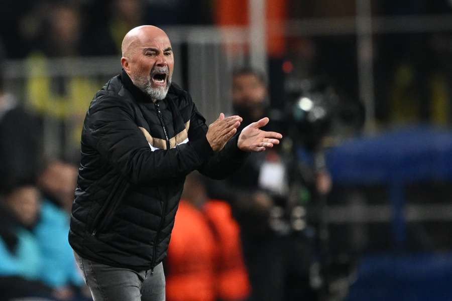 Sampaoli, durante a partida da Liga Europa contra o Fenerbahçe