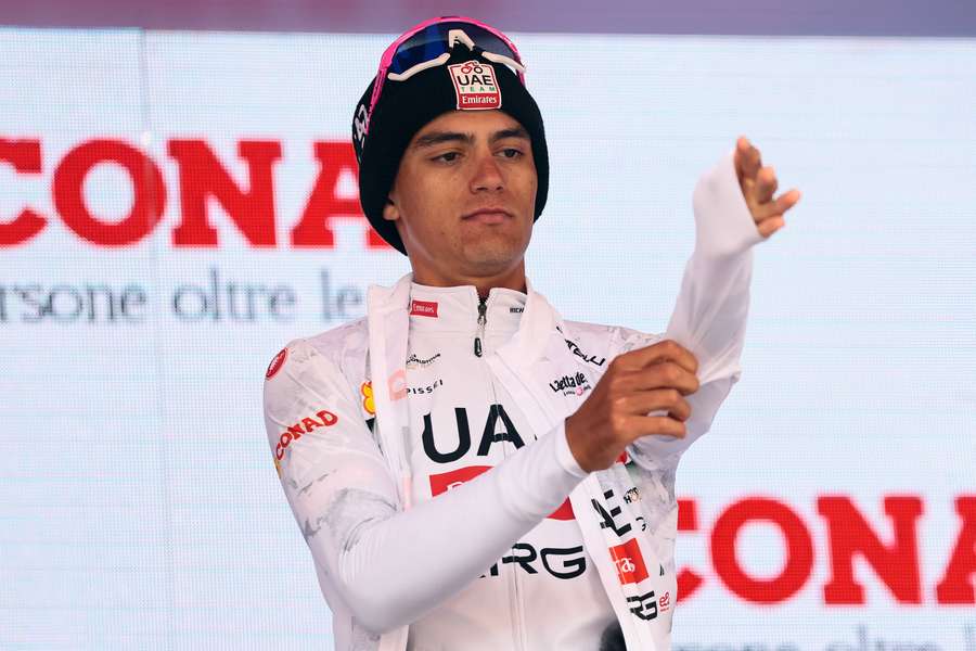Isaac del Toro sur le podium dimanche.