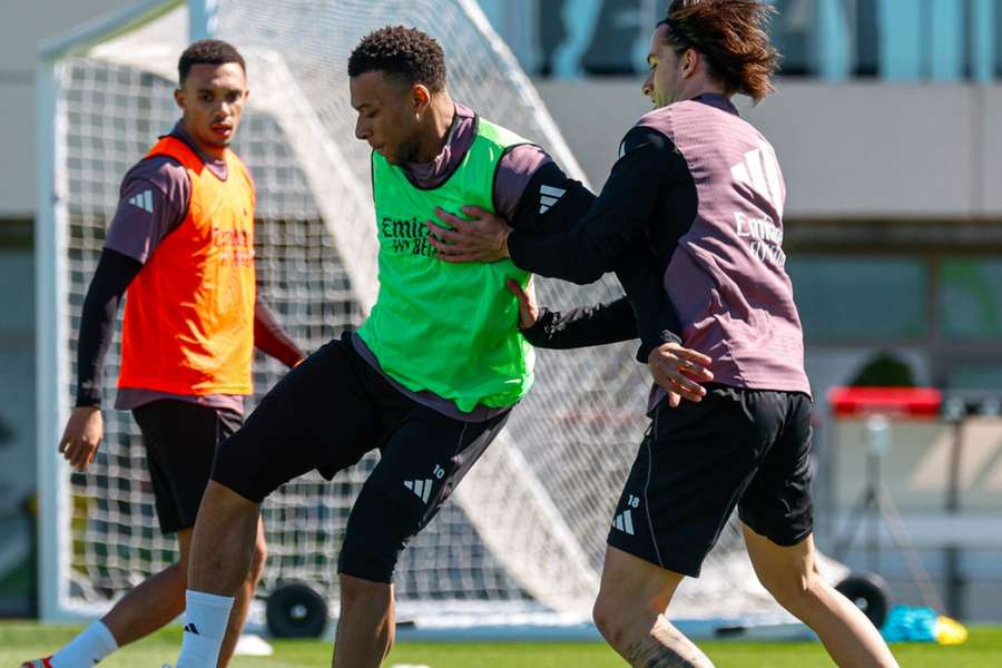 Mbappé y Carreras ofrecen buenas sensaciones y apuntan al Etihad