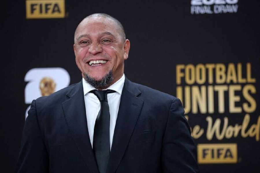 Ex-lateral Roberto Carlos passa por cirurgia cardíaca de emergência