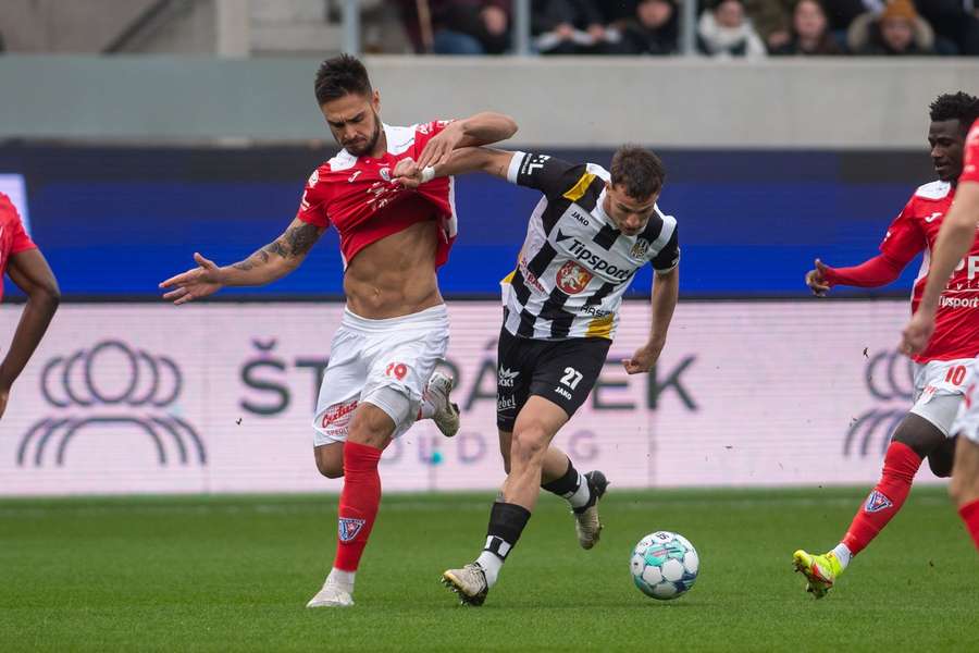 Východočeské derby mezi Pardubicemi a Hradcem Králové bude největším tahákem víkendového programu.