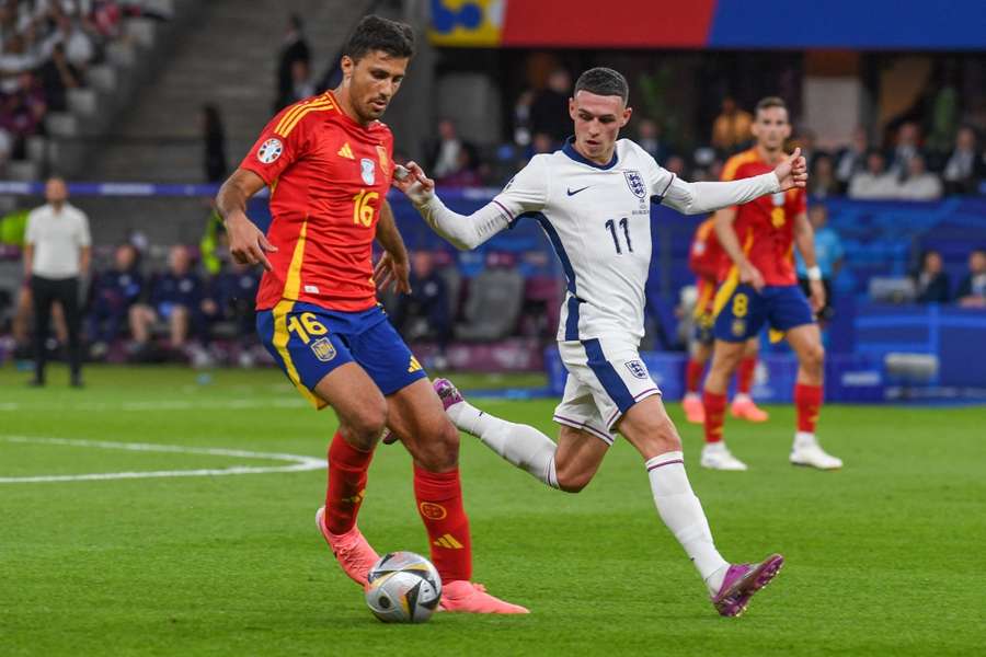 Rodri, ante Foden en la final de la Eurocopa 2024 Rodri, ante Foden en la final de la Eurocopa 2024