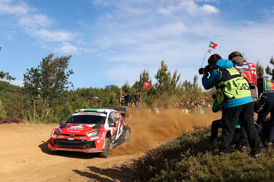 Elfyn Evans em ação no Rali de Portugal
