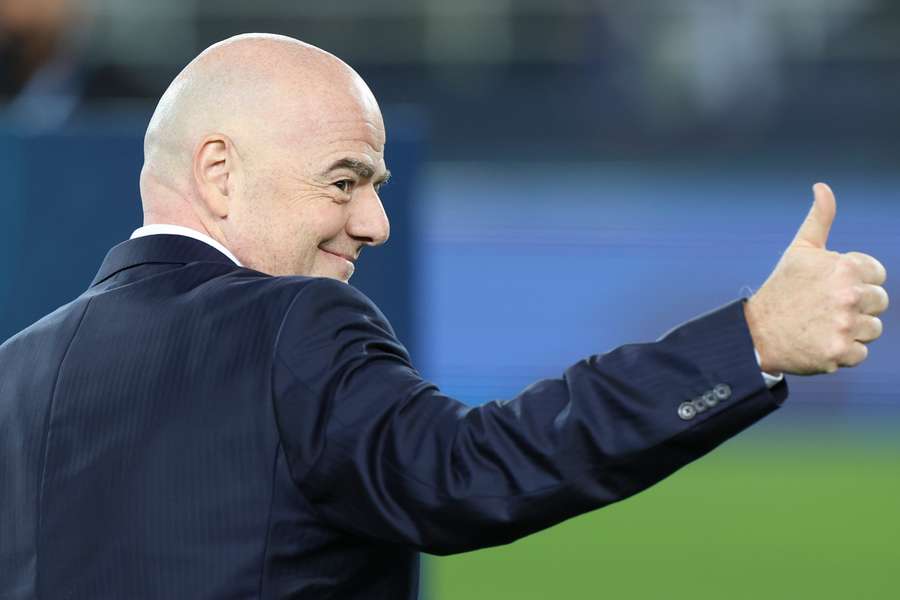 Infantino geeft de drie landen 'thumbs-up' om mee te doen