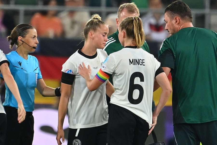Janina Minge wird wie schon gegen Polen die Kapitänsbinde von Giulia Gwinn übernehmen.