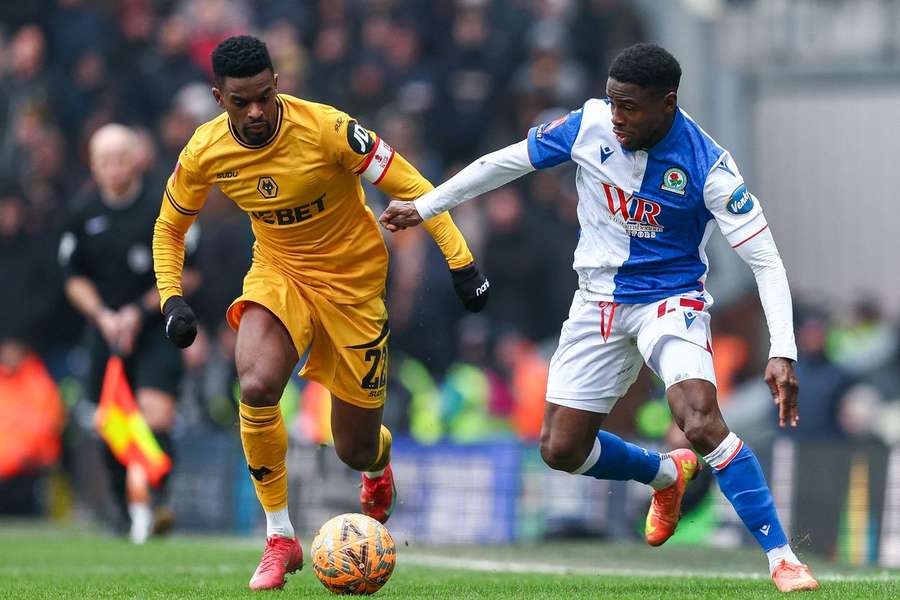 Nelson Semedo em ação com a camisola do Wolves