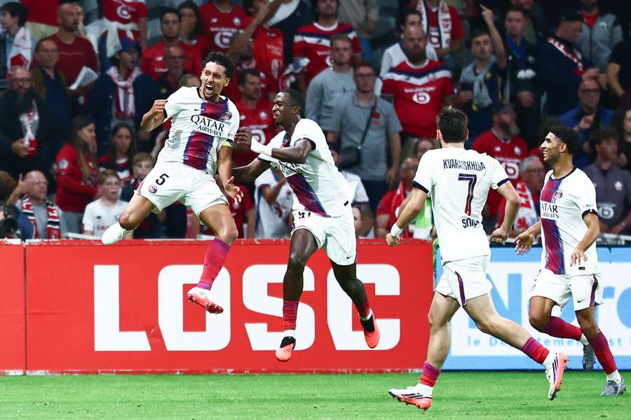 Marquinhos a jeho obrovská radosť po vyrovnaní na konečných 2:2. Marquinhos a jeho obrovská radosť po vyrovnaní na konečných 2:2.