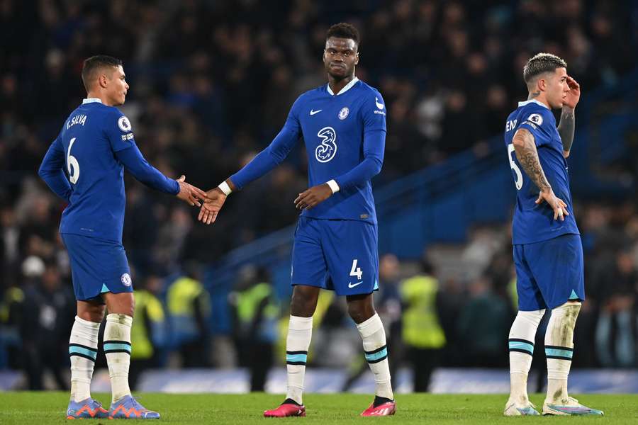 Chelsea's Brazilian defender Thiago Silva (L), Chelsea's French defender Benoit Badiashile and Chelsea's Argentinian midfielder Enzo Fernandez